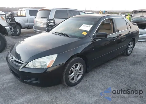 2006 Honda Accord 2.4 Ex z USA, uszkodzony, nr VIN 1HGCM56866A064771